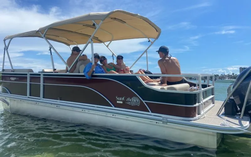 24ft Suncatcher pontoon boat